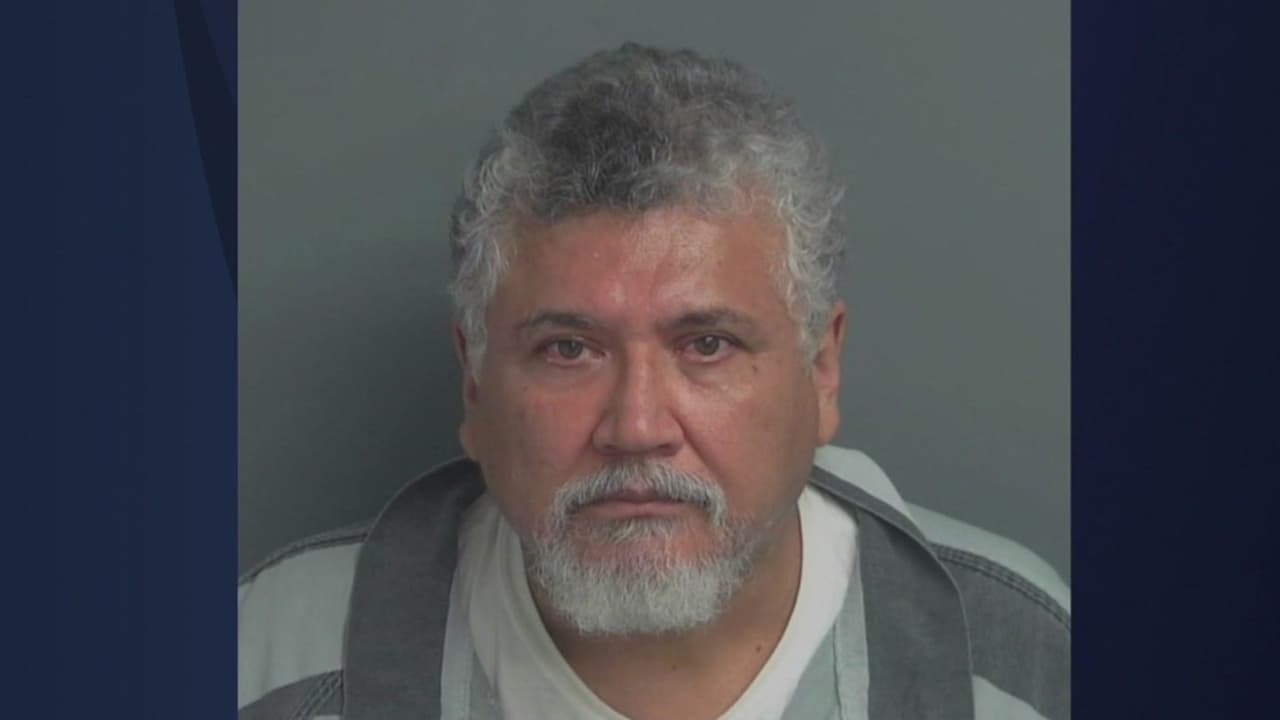Gobierno busca revocar la ciudadanía a un exsacerdote de Houston condenado por abuso de menores