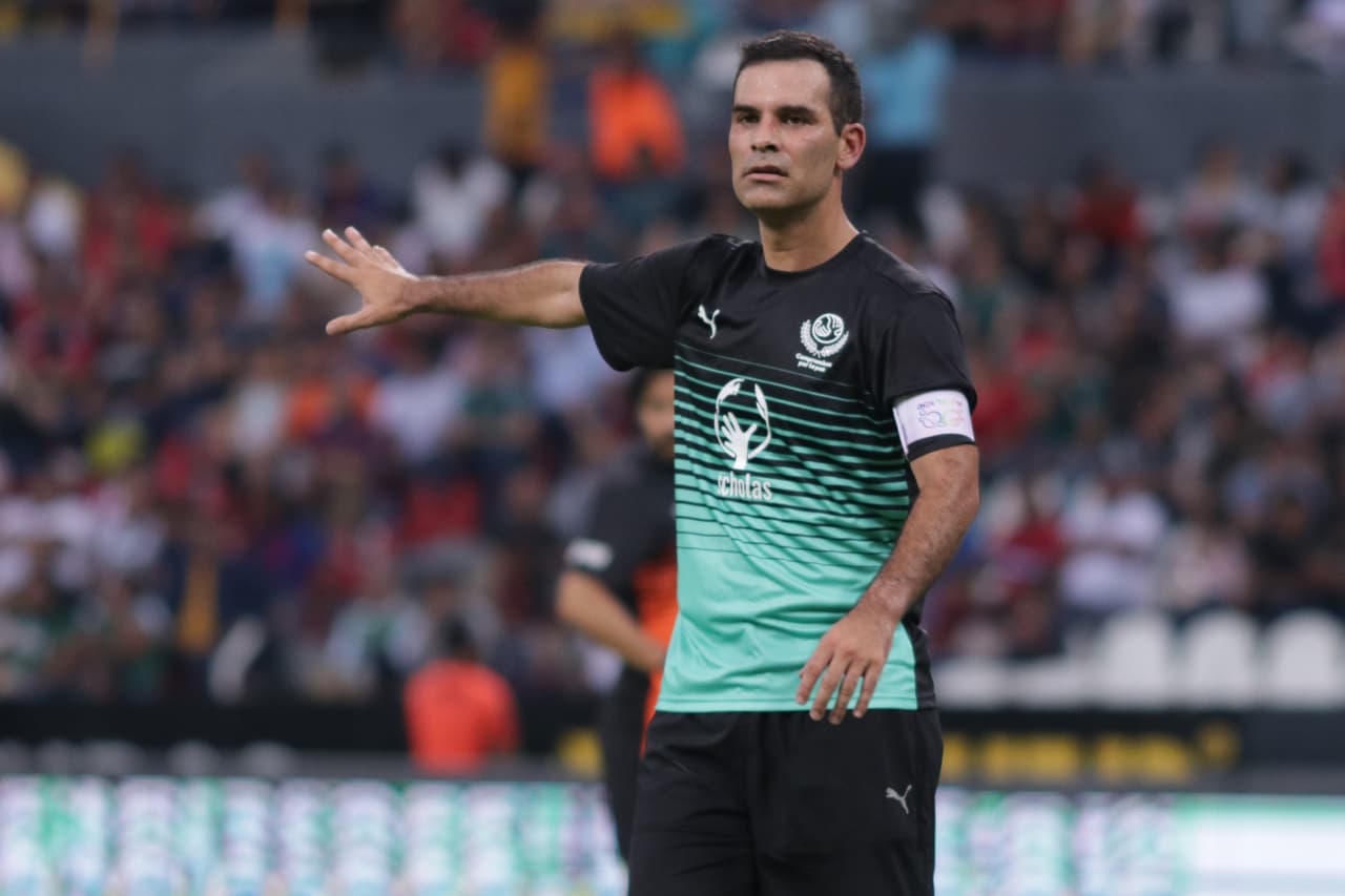 En los segundos 45 minutos Rafa Márquez jugó con las Leyendas Mundiales, recordado por jugar con el Tri en cinco Copas del Mundo.