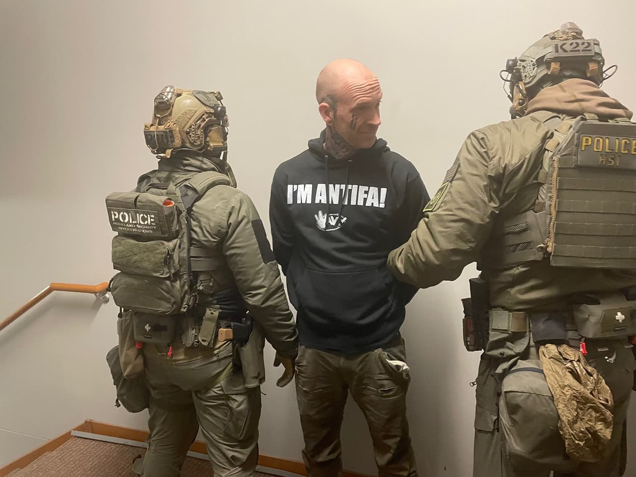 Un hombre de Minneapolis es acusado de amenazar y acosar en línea a agentes del ICE