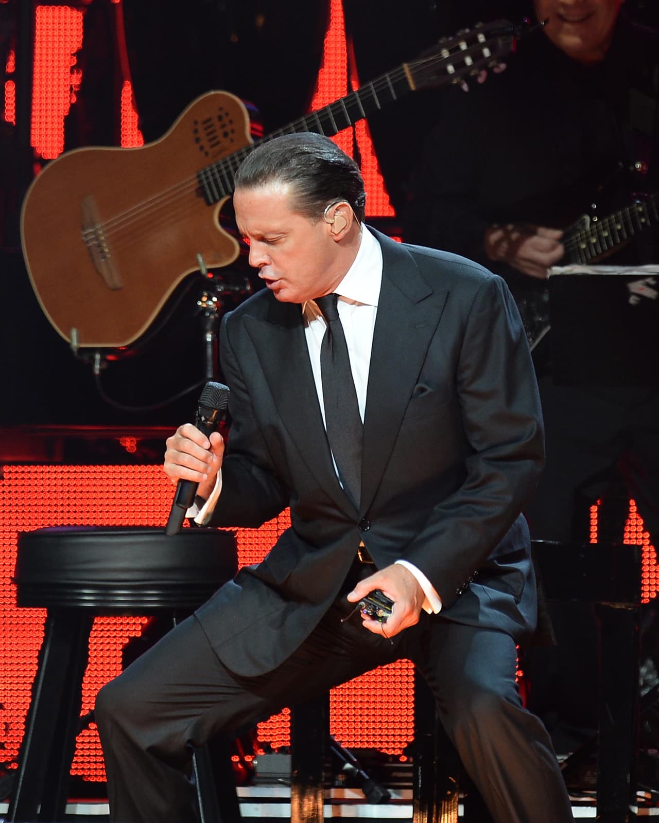 'No Culpes a la Noche' llegó en 2009 colocando un nuevo hit y regresando con toda la fuerza y carisma que lo caracteriza.