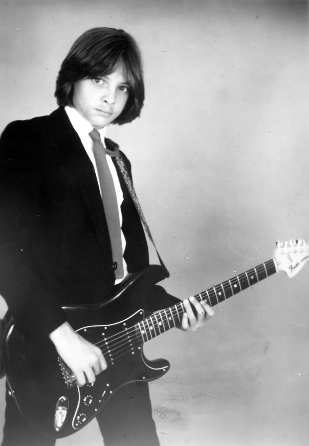 En 1983, no soltaba la melena mientras cantaba 'Decídete'.