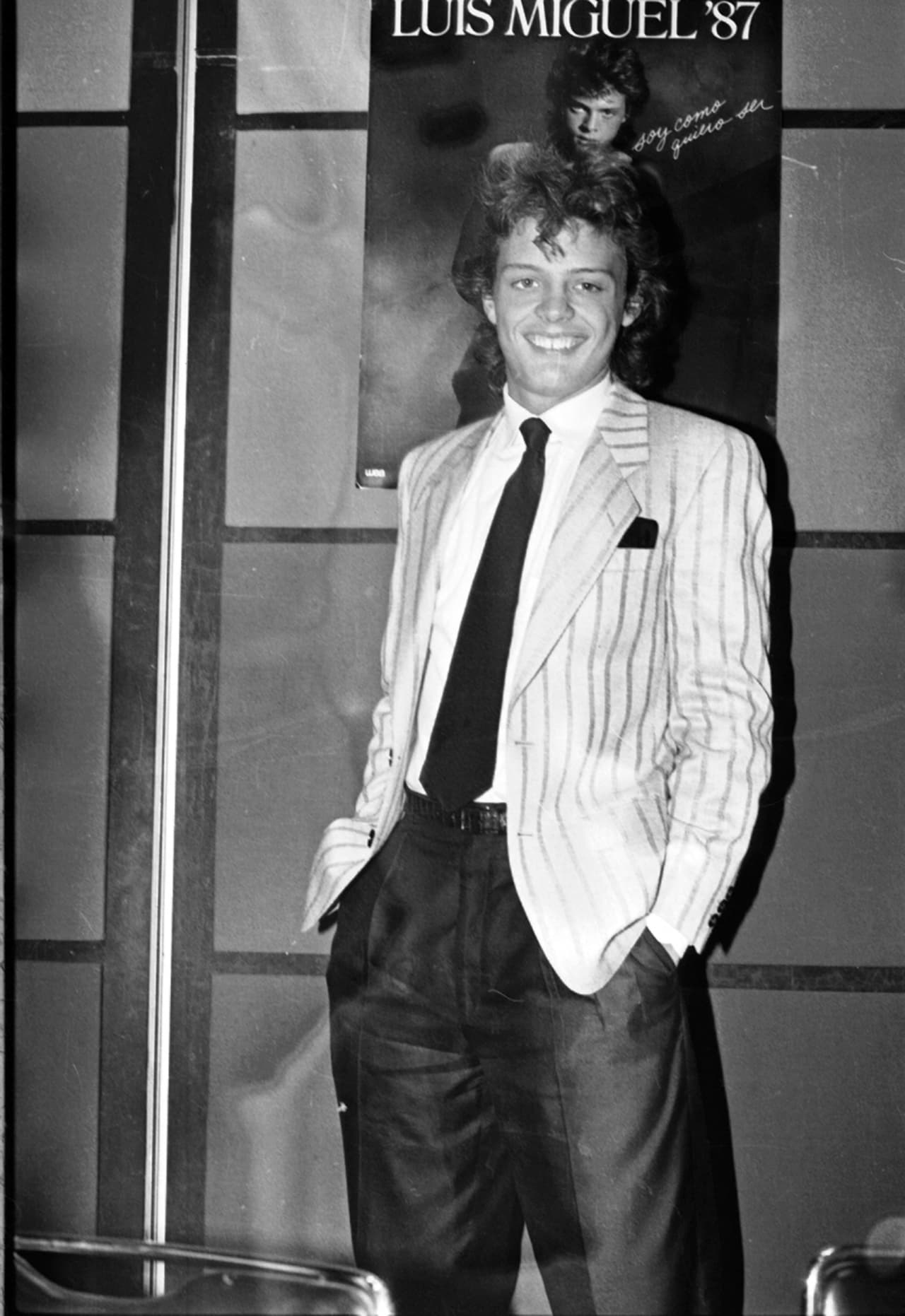 En 1987 cambió de disquera y de look. Un poco despeinado, pero siempre guapo.