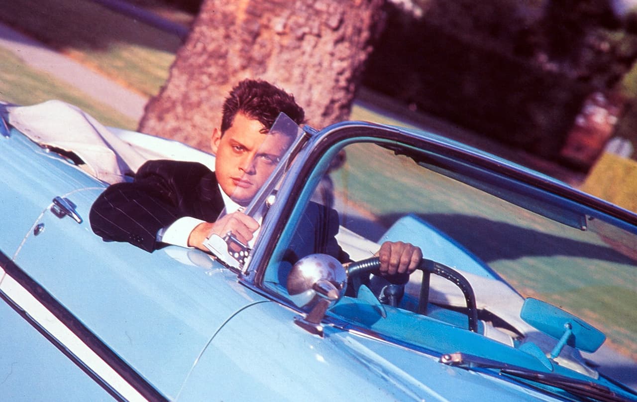 En 1991 con rotundo éxito lanzó 'Romance', su look se volvió más conservador, con el cabello 'moderno' pero más discreto.