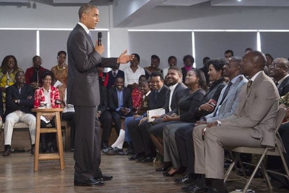 Más tarde se reunió con miembros de la sociedad civil en una audiencia mucho más chica.