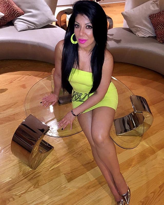 Vicky también ha elegido diseños de colores más vivos como este lindo dress.