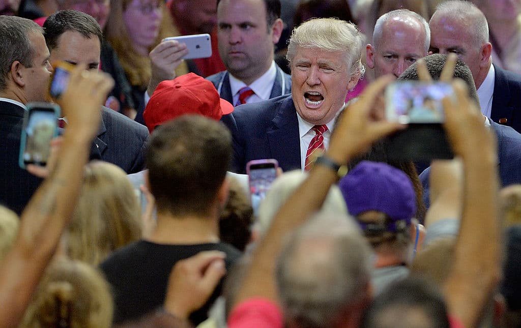 Trump dice que los defensores de las armas son los únicos que podrían parar a Hillary Clinton