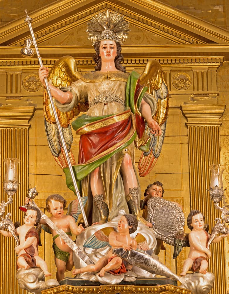 El nombre proviene del hebreo Rafa-El, que significa 'Dios sana' o Dios ha sanado'. Su nombre también significa 'Medicina de Dios', 'El Poder sanador de Dios'. Han sido varios los nombres que se le han puesto, como Ángel de la Ciencia, Arcángel de la Salud, Ángel de la Curación y la Providencia y Supervisor de los Vientos del Anochecer.