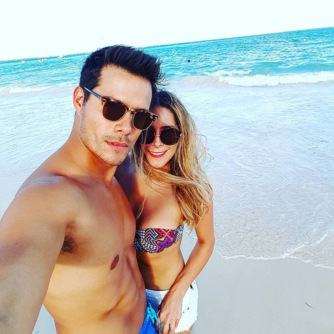 Tal parece que 
<b><a href="http://www.univision.com/temas/brandon-peniche">Brandon</a></b> está casado con la mujer perfecta, pues a su hermosa esposa también le gusta ejercitarse y lucir su escultural cuerpo junto al mar. No hay duda que son un par de guapos.