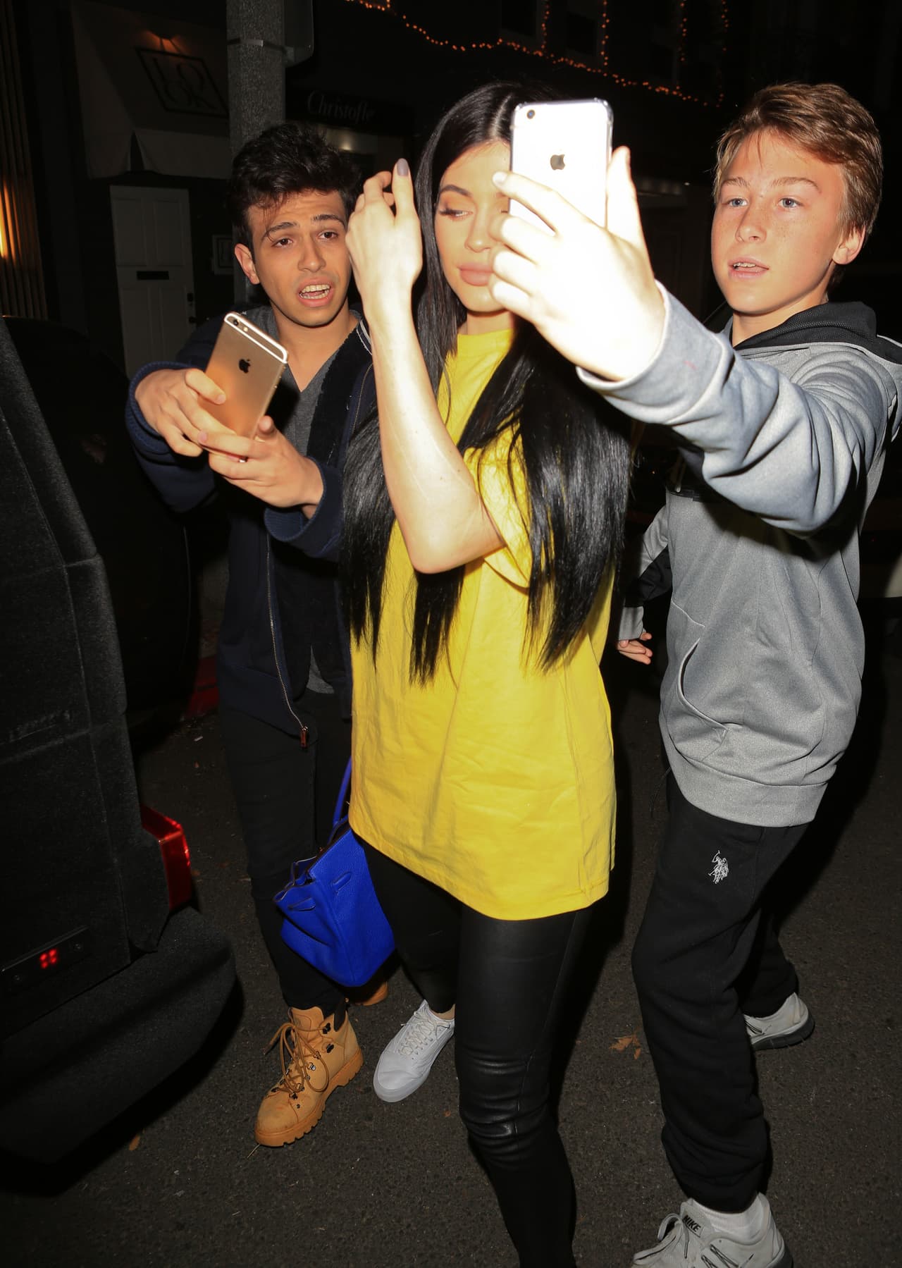 Pero lo que sí pudimos ver es que Kylie se da tiempo para sus fans, aunque no se sienta muy cómoda.