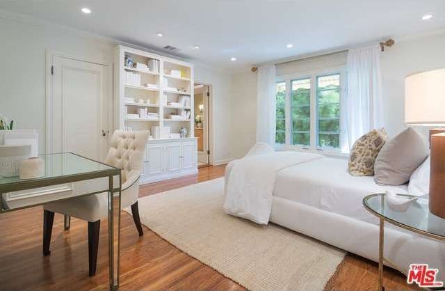 La casa de estilo español tiene tres espléndidas habitaciones.