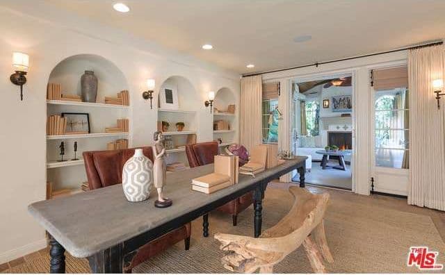 Hay incluso un despacho listo para los asuntos importantes.