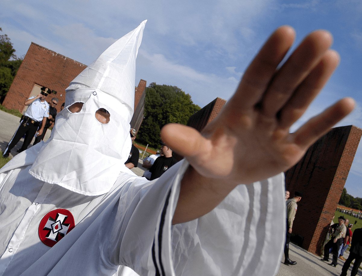 Aparecen folletos del Ku Klux Klan en un vecindario al sur de Austin 