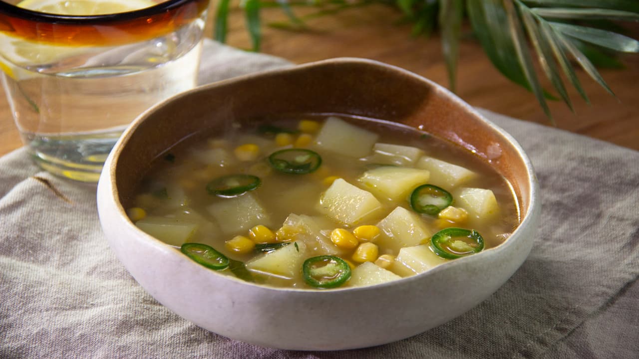 Sopa de papa, jalapeño y elote