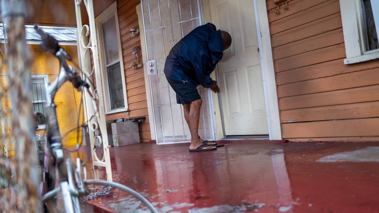 Los que no evacuaron sus casas, ¿por qué se quedaron pese a la amenaza del huracán Milton?
