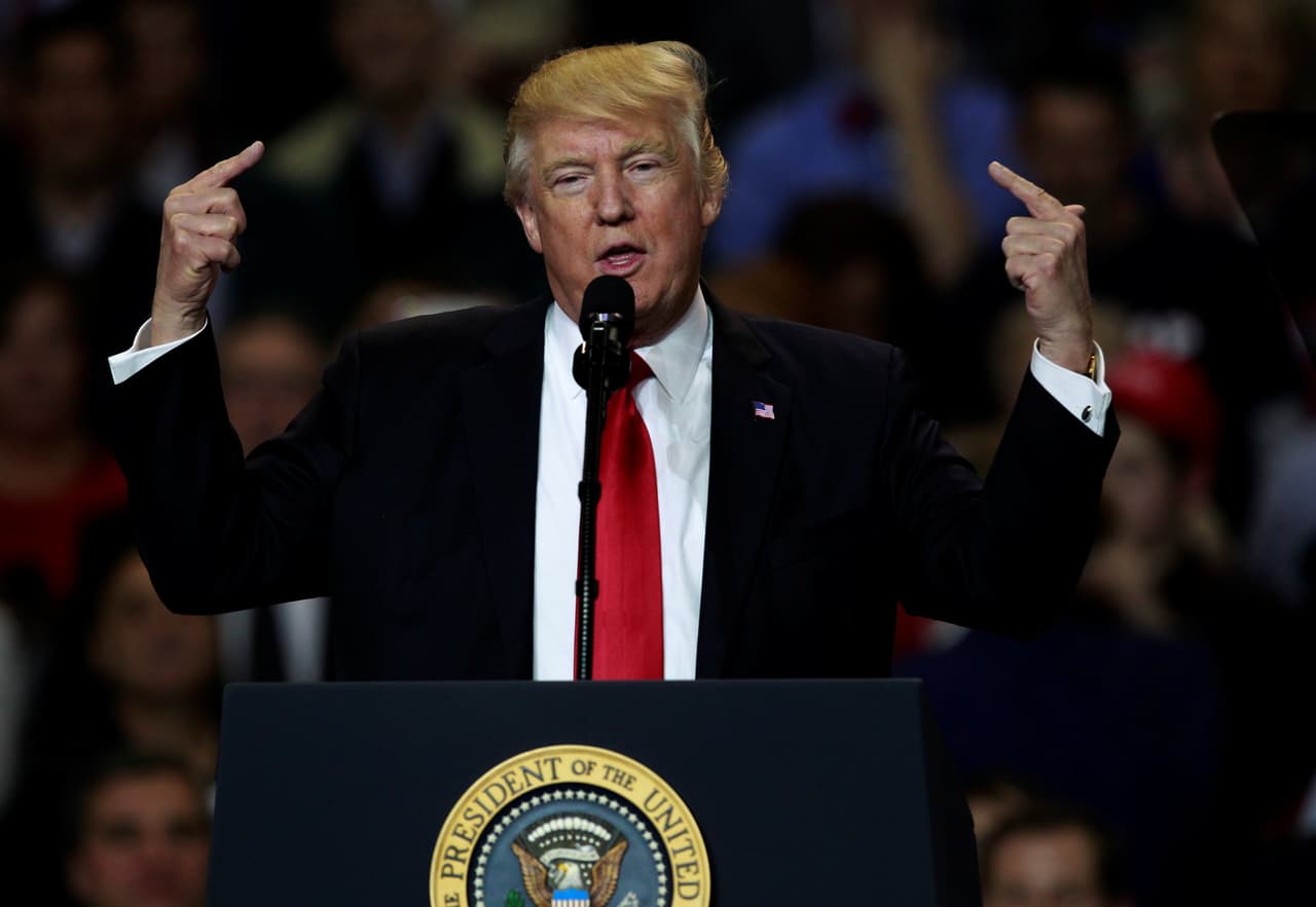 Trump habla por una hora en Kentucky sin mencionar el tema de la investigación del FBI sobre Rusia 