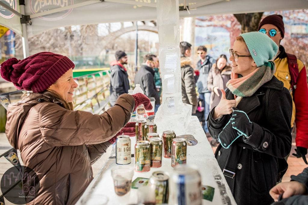<b><a href="http://manayunk.com/events/founders-philly-freeze-out.html" target="_blank">Founders Philly Freeze-Out (5 de febrero)</a></b>: Founders Brewing Company transforma Manayunk en un país de las maravillas invernal con esculturas de hielo, tallado de hielo en vivo, ofertas especiales de Founders en bares y restaurantes del vecindario, y promociones y descuentos en las tiendas en boutiques selectas.