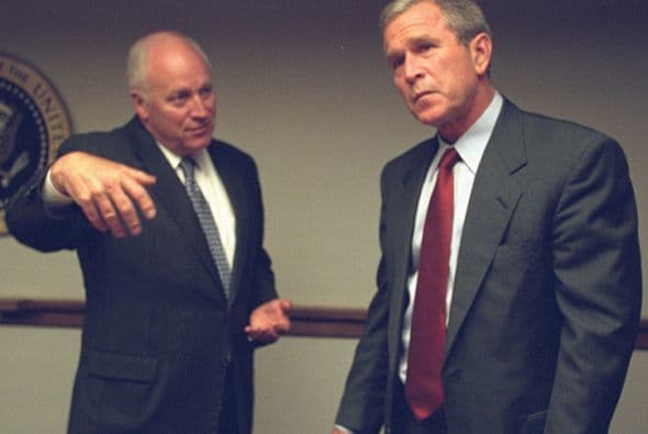 El presidente y el vicepresidente en el PEOC. (Imagen del Archivo Nacional de EEUU).