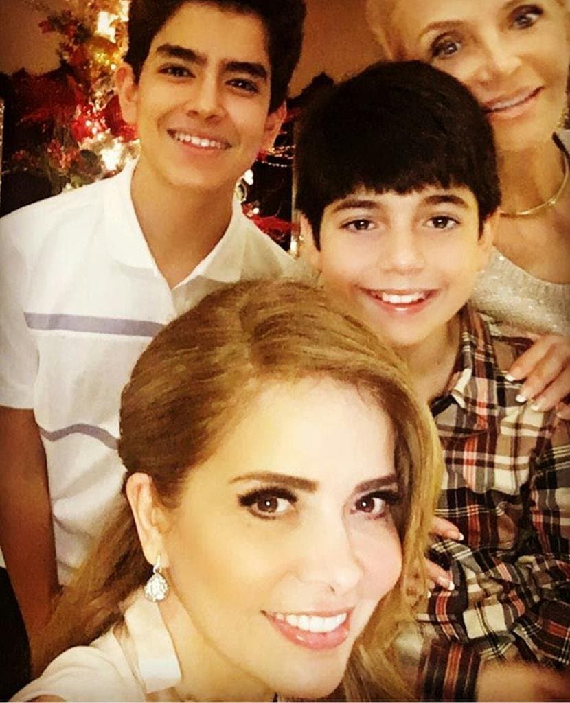 No importa la fecha, Gloria Trevi siempre está junto a sus hijos para protegerlos y guiarlos.