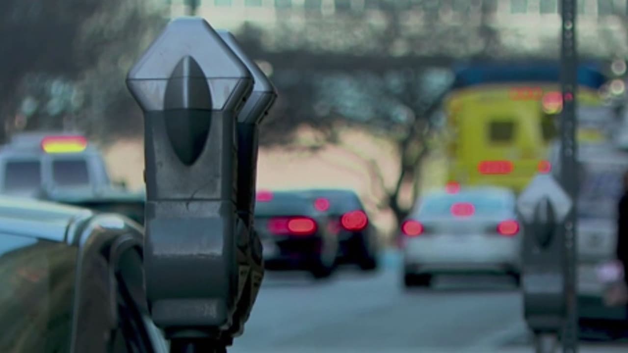 Dallas incrementará las tarifas por hora de parquímetros: te decimos cuánto subirán y desde cuándo