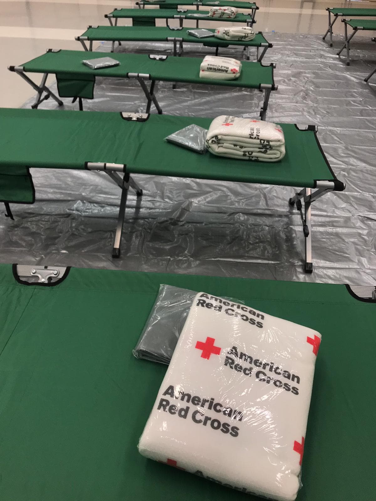 Refugio de la Cruz Roja en Ridgecrest, California, la cuakl ha albergado a 200 personas en los dos últimos días. Sus puertas se mantendrán abiertas hasta que sea necesario.