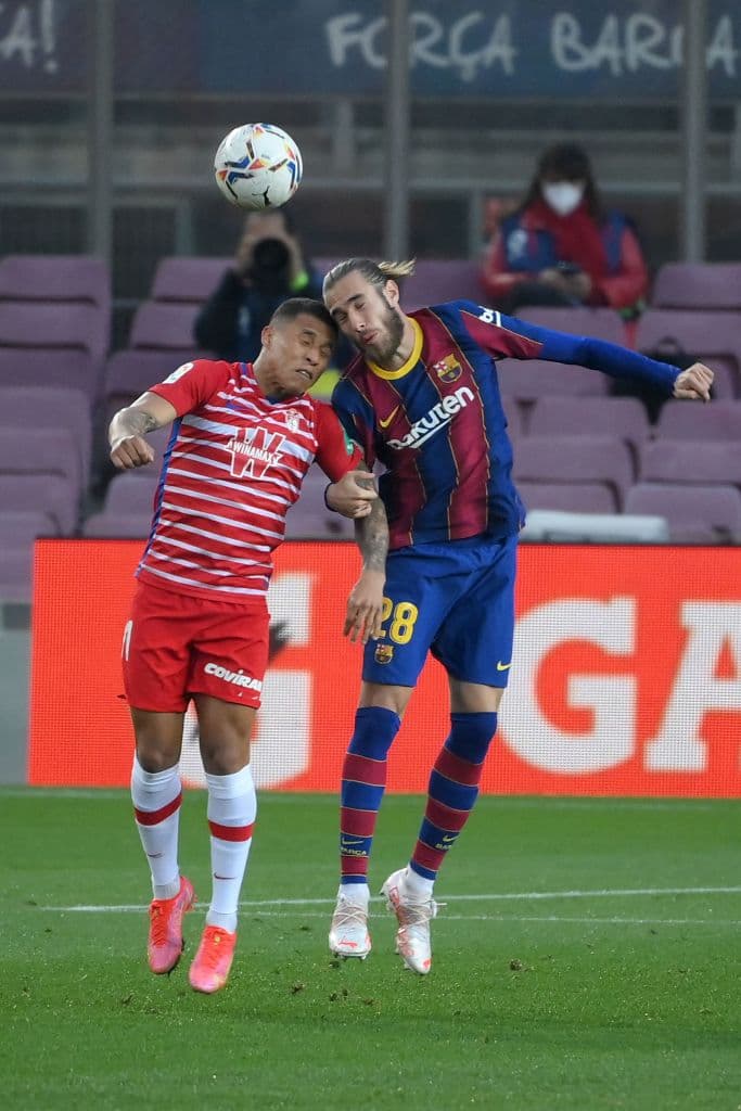 Los goles de Darwin Machís (63') y Jorge Molina (79') confirman la voltereta del 1-2 del Granada sobre el Barcelona y la pelea por el título de La Liga se pone color de hormiga.