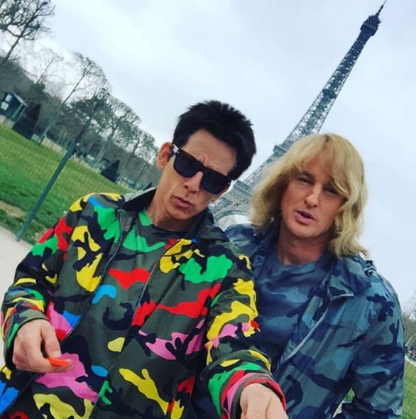 Los actores en personaje en París