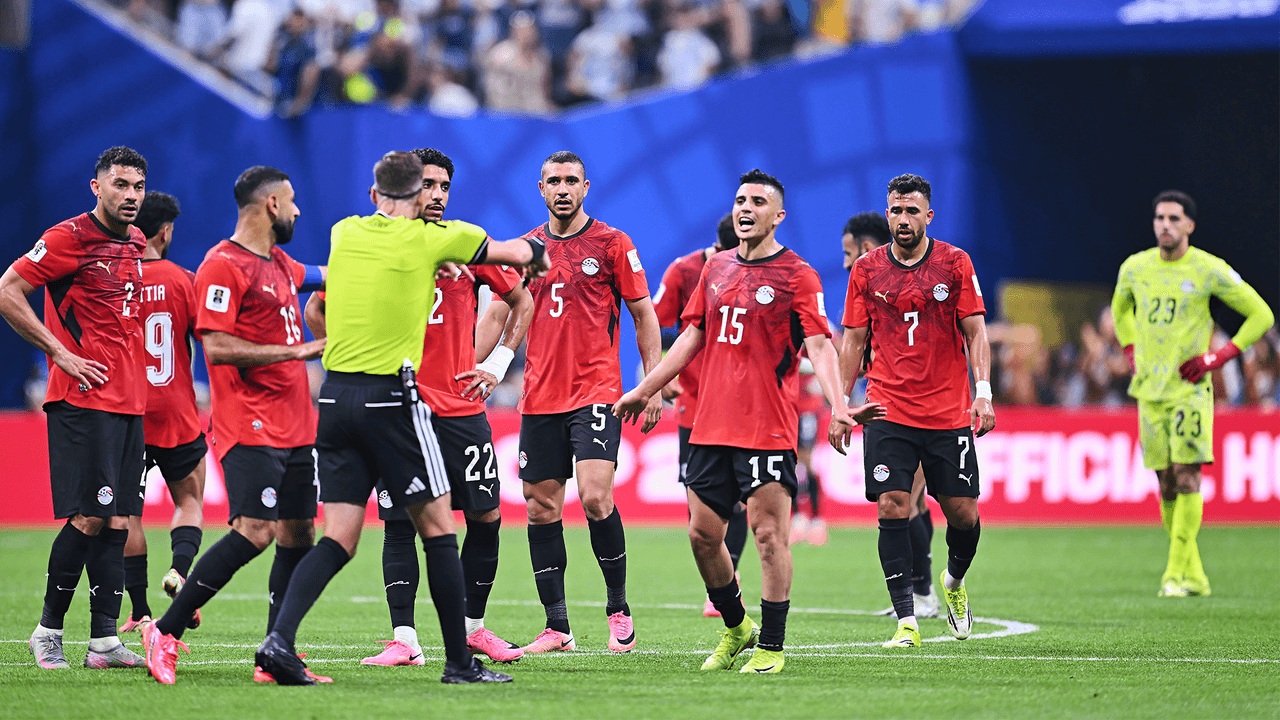 Federación Egipcia de Futbol pide expulsión de árbitros del Argentina vs. Egipto