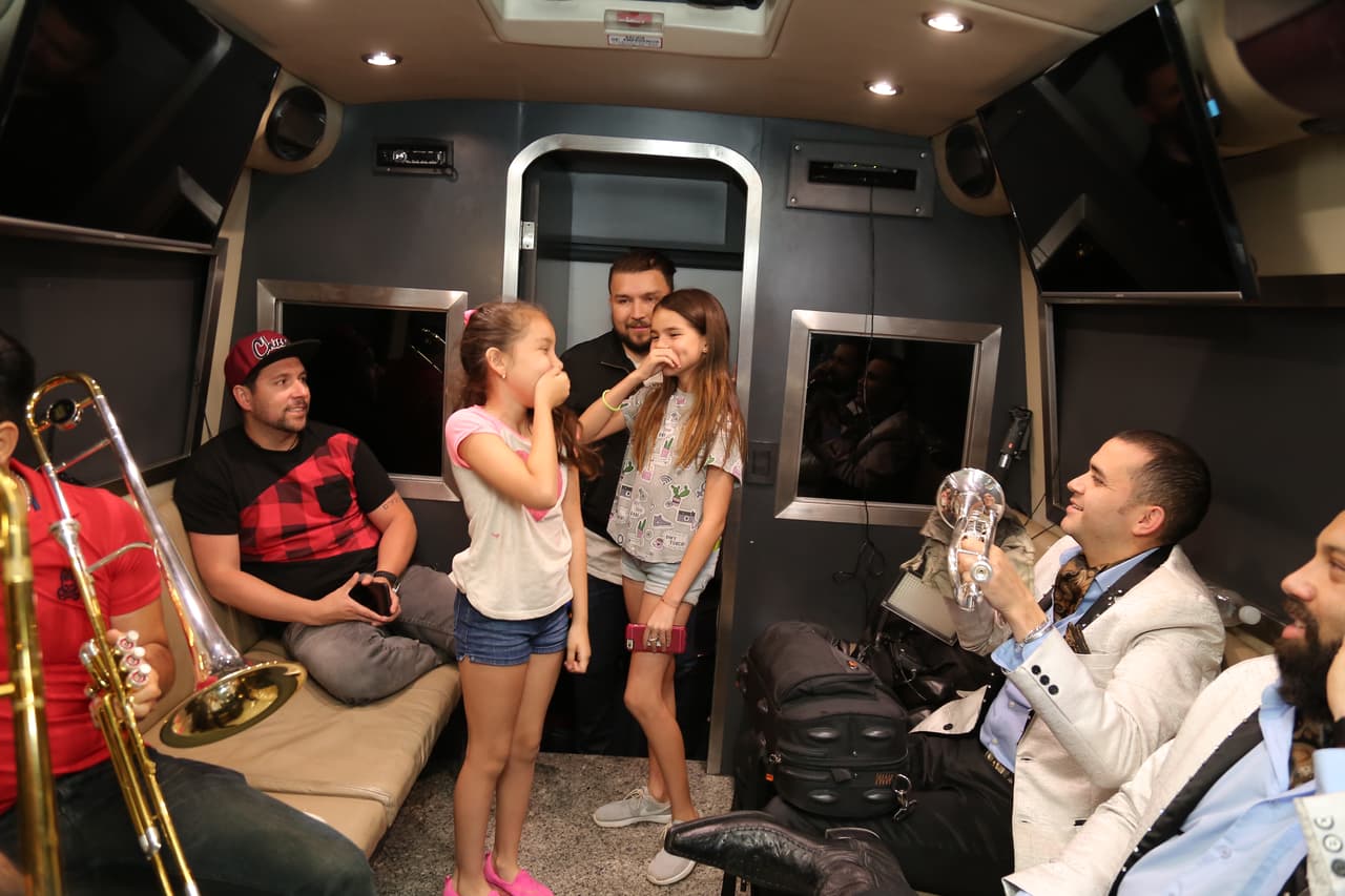 Ivanna (izquierda) y Celia Sofía (derecha), las hijas de Poncho Lizárraga, lo acompañaron en esta aventura.