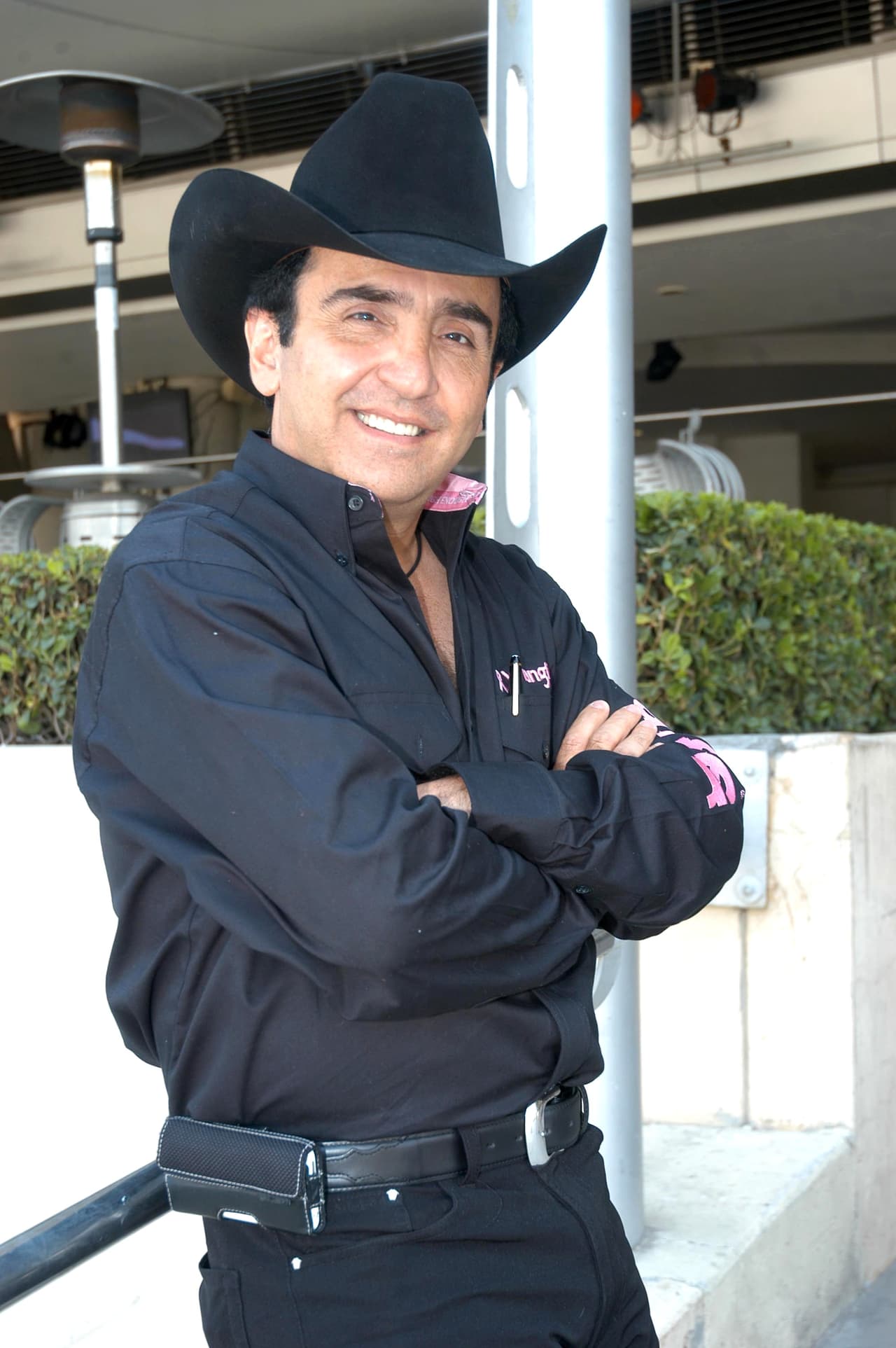 Fueron 121 días los que Vicente hijo vivió en cautiverio, mientras su familia se sumergía en la angustia y la insertiidumbre. Lamentablemente, el mayor de los hijos de Vicente Fernández sufrió la mutilación de dos dedos de parte de sus secuestradores, quienes tiempo después se supo pertenecían al Cartel de Sinaloa.