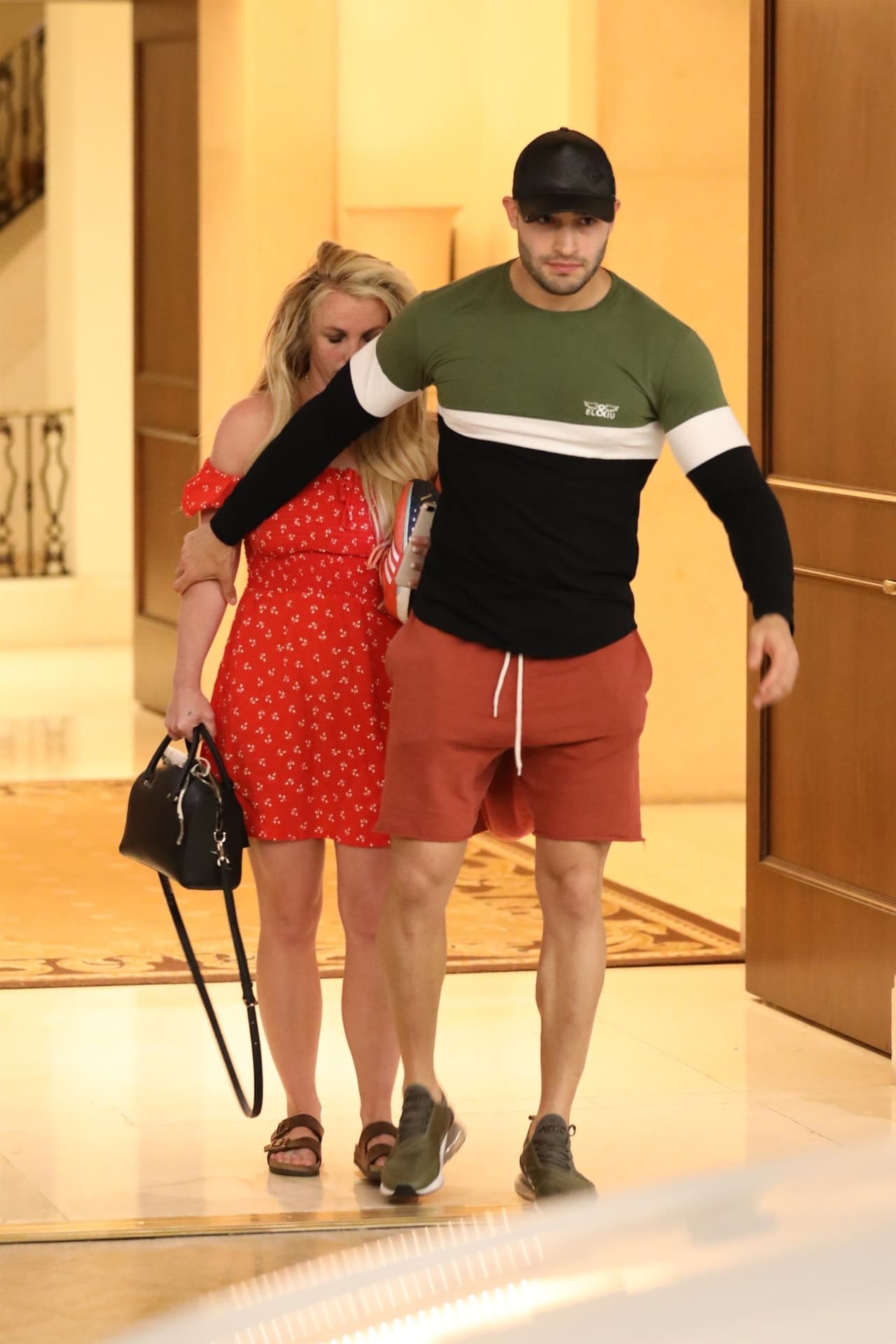 Asimismo, su novio Sam Asghari es otro pilar que sostiene a la 'Princesa del pop' en estos momentos complicados para la familia.