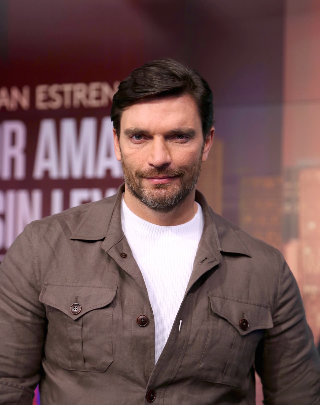 "Gracias por sus oraciones, es una cirugía simple pero el poder de la oración lo hace mucho más fácil. Aquí les comparto su 
<b>saludo al despedirnos</b>".
<br>