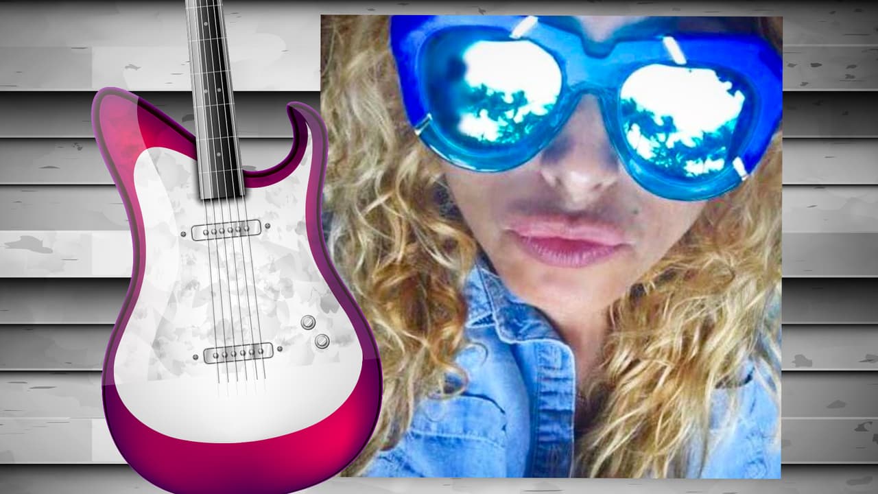 No sabemos exactamente por qué, pero a Pau le encantan los lentes de sol. Quizás no necesitamos ninguna razón pues sencillamente son un accesorio muy cool. La Pau tiene varios y aquí te mostramos algunos de ellos.