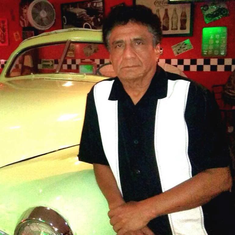 Walter Torres, fundador del grupo Acapulco Tropical, dice: “El público es el que manda y mientras haya quien nos vaya a ver a los bailes y compre nuestros discos, habrá Acapulco Tropical para rato”.