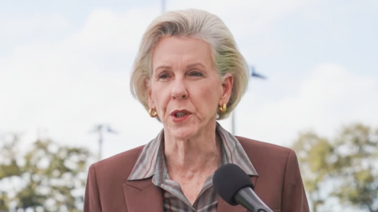 Fiscal de Florida amenaza con destituir a la alcaldesa de Tampa por políticas migratorias policiales