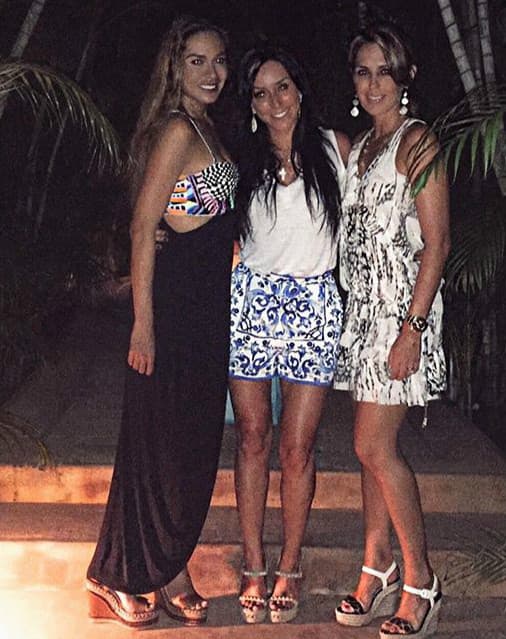 ¡Noche de familia! Las chicas compartieron una inigualable cena entre sus familias.