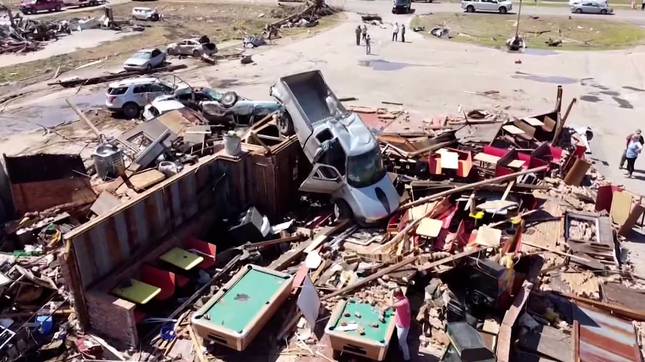 El Servicio Meteorológico Nacional pronosticó más tormentas eléctricas para la noche del domingo y posibles tornados en algunos estados sureños. 
<a href="https://www.univision.com/noticias/estados-unidos/tornados-mississippi-ayuda-voluntarios" target="_blank">Sigue las últimas noticias en Univision. </a>