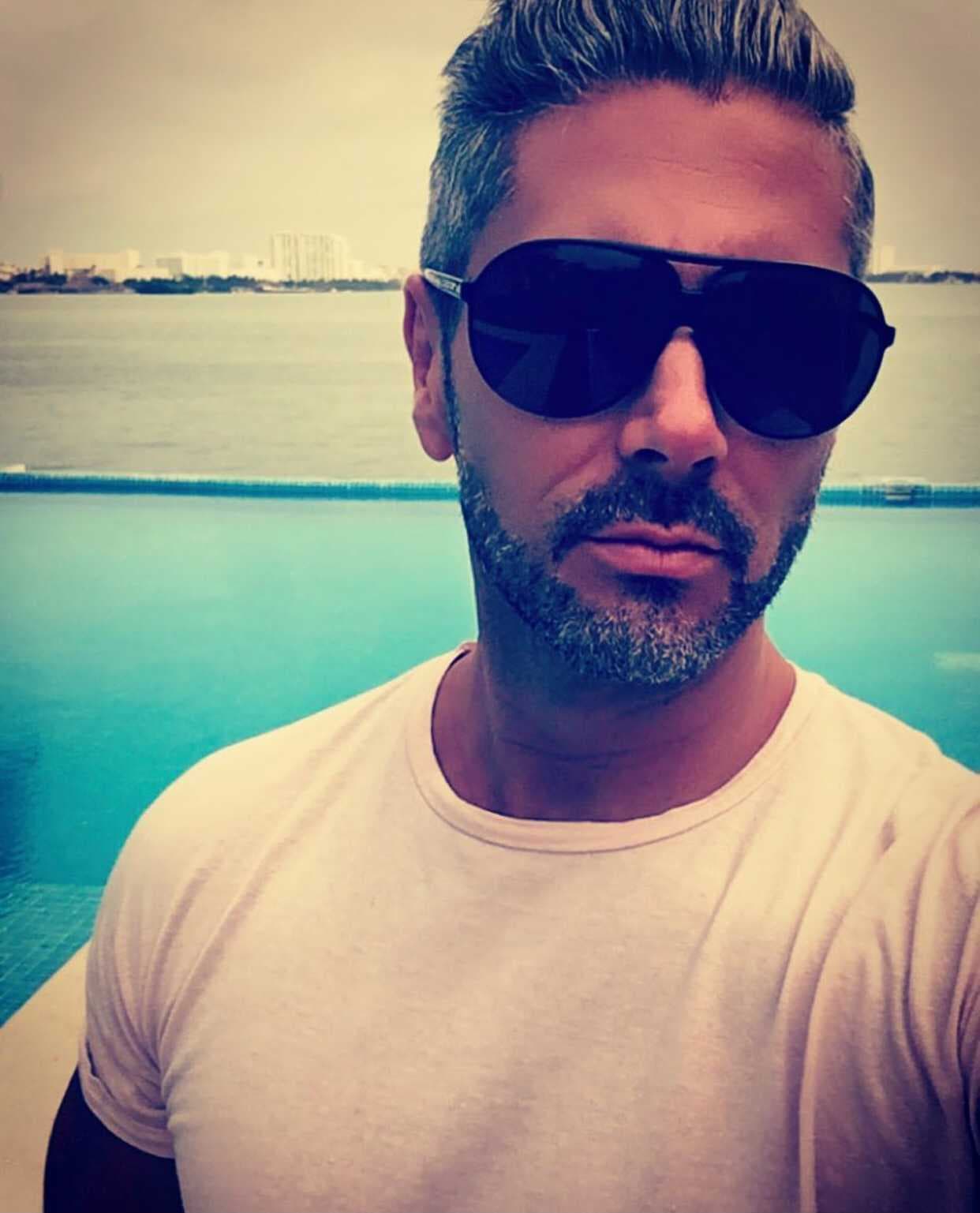 En su faceta como cantante, fue parte de la 
<b>última generación del grupo Garibaldi</b>.