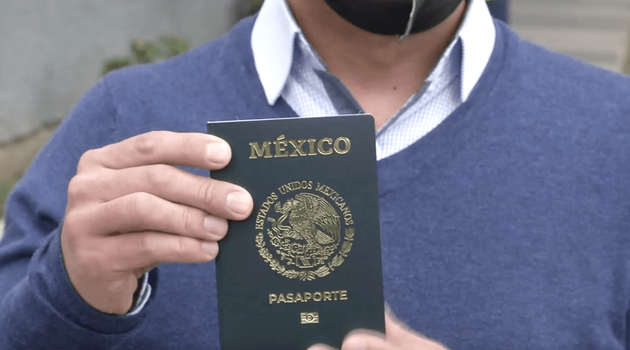 Consulado de México en Fresno comienza a expedir el nuevo pasaporte electrónico