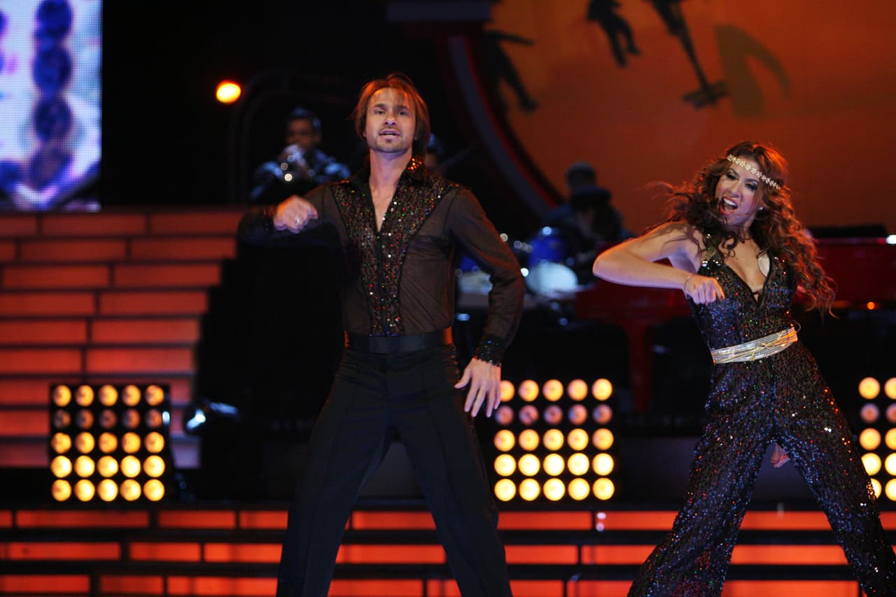 Cómo olvidar el momento en que Cristian Zuárez sacudió tanto a su bailarina en Mira Quién Baila que le sacó el relleno del sostén y terminaron en el piso. "Se estaba viendo ridículo", recordó el ex de Laura Bozzo quien decidió parar el baile por respeto a su compañera de pista.