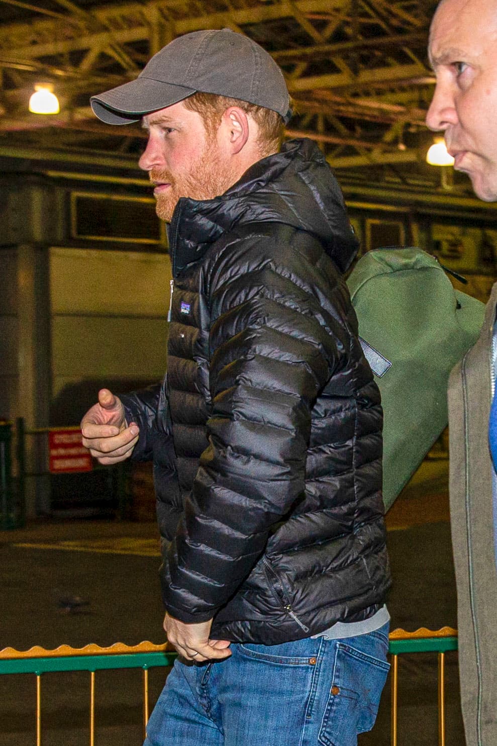 El duque de Sussex, de 35 años, llegó a la ciudad escocesa para asistir este miércoles a un evento que forma parte de su proyecto de ecoturismo 
<b><a href="https://travalyst.org/" target="_blank">Travalyst</a></b>. Ante unos 100 asistentes, se informó que pidió ser presentado "solo como Harry" y ya no con su título nobiliario. 
<br>