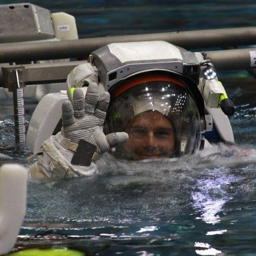 Reid Wiseman es un astronauta estadounidense en su primer misión en el espacio. Junto a sus colegas fue enviado en el ISS seis meses al espacio.