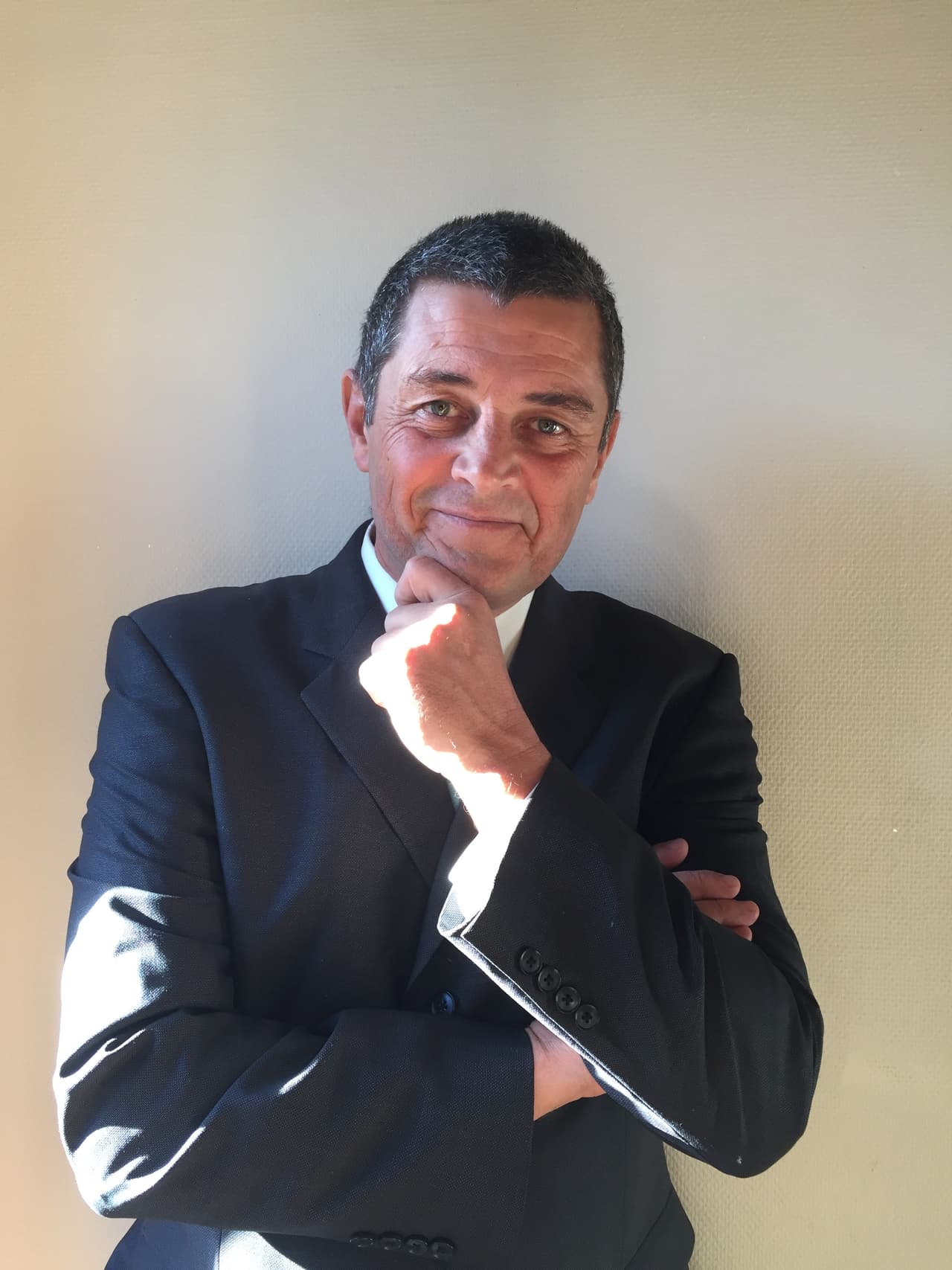 "Muy probablemente dispongamos de esquemas de tratamiento eficaz mucho antes que la vacuna", señala el médico infectólogo Juan-Alonso Echanove.