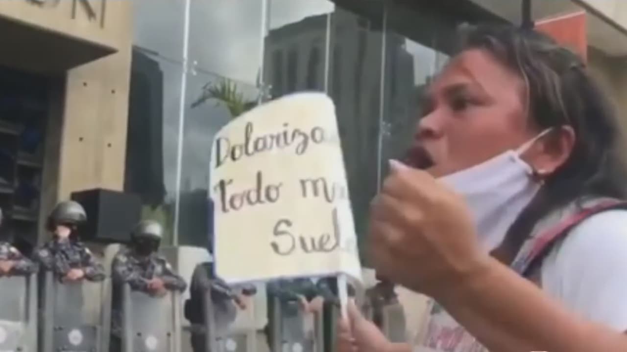 “¡Quiero comer bien!”: crece la exigencia en Venezuela mientras se conoce plan fallido para la salida de Maduro