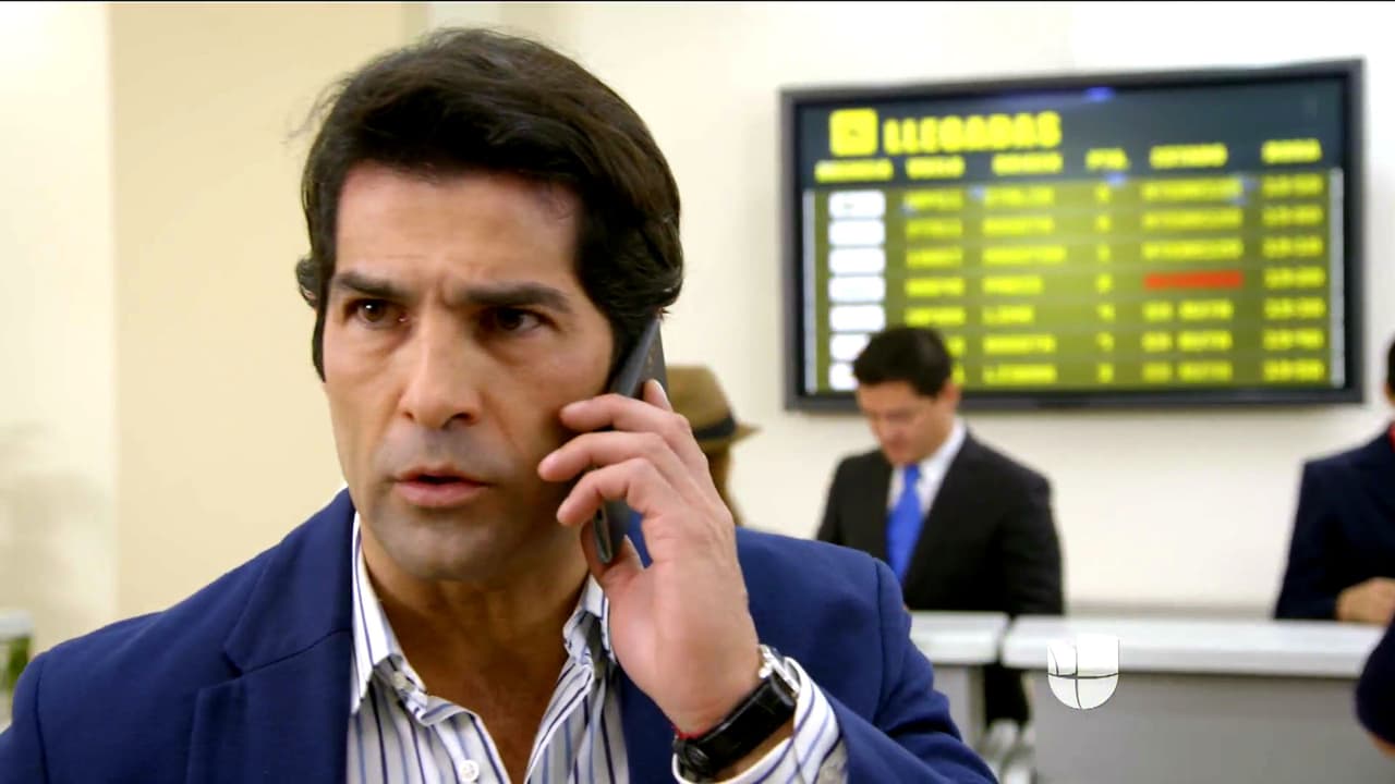 Antonio le llamó a Andrea para informarle que el vuelo estaba retrasado.