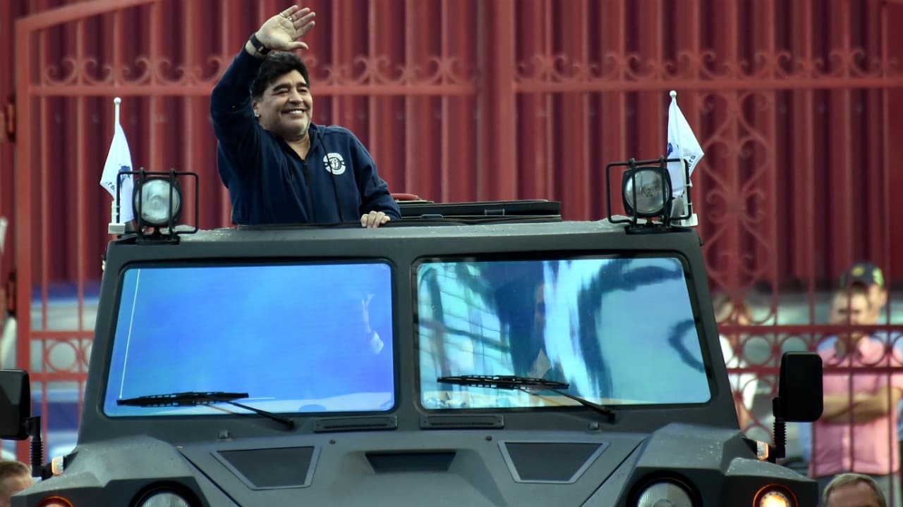Según información de El Clarín, Maradona "se descompensó en la mañana de este miércoles en la casa del barrio San Andrés".
<br>