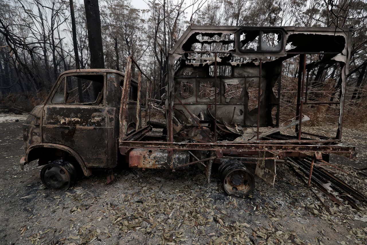 Los incendios que aún arden en diversas zonas de Australia han destrozado miles de hogares y áreas verdes, matado millones de animales y decenas de personas.
<br>