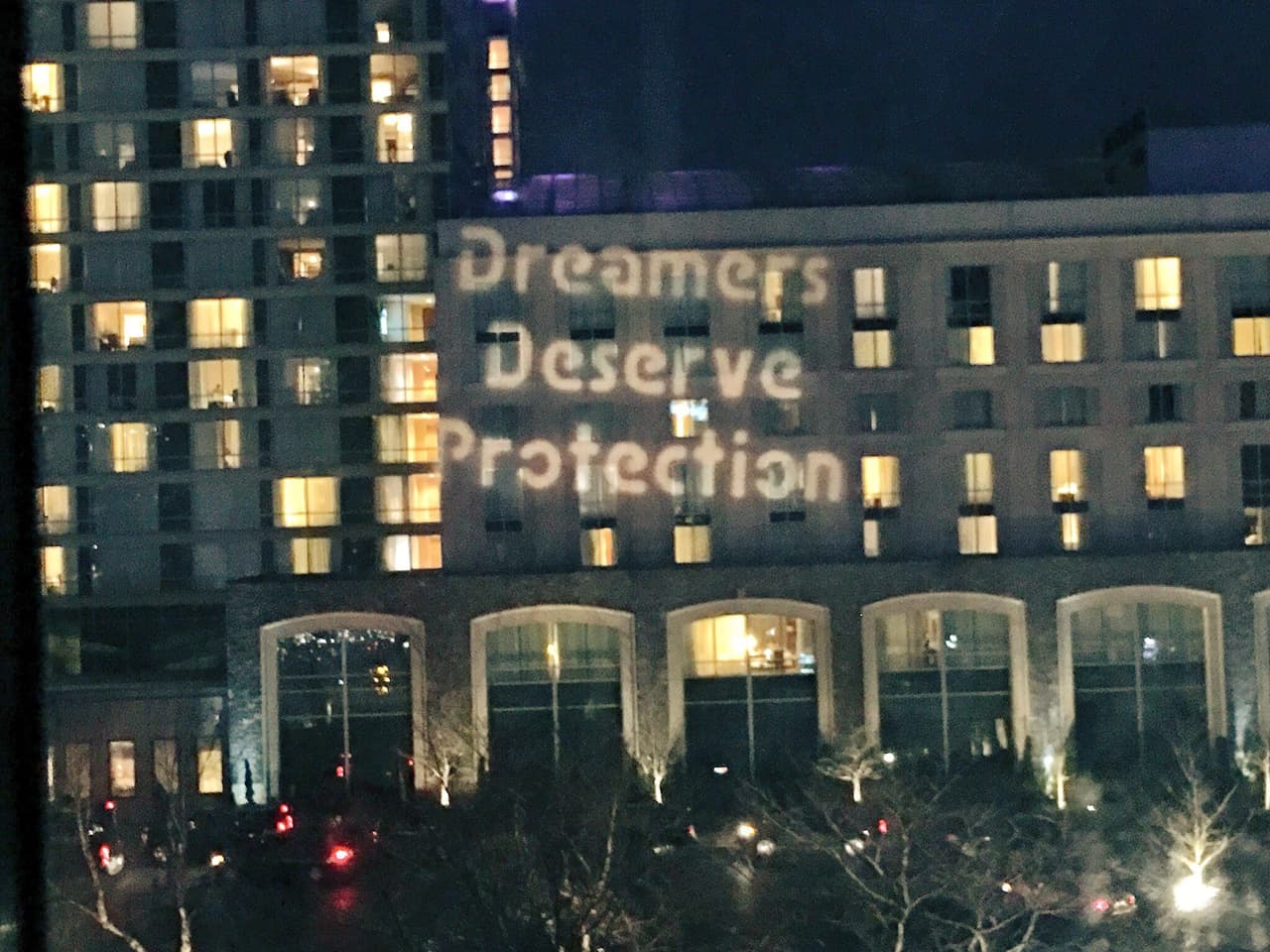 Un mensaje de los dreamers en la CPAC. "Los dremers merecen portección".