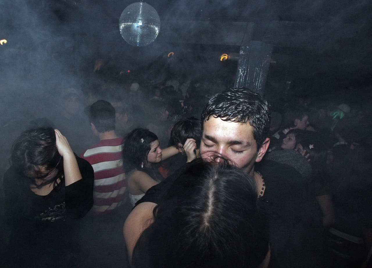 Vuelve el muelle: la leyenda urbana del juego sexual adolescente que viajó de Medellín a Madrid