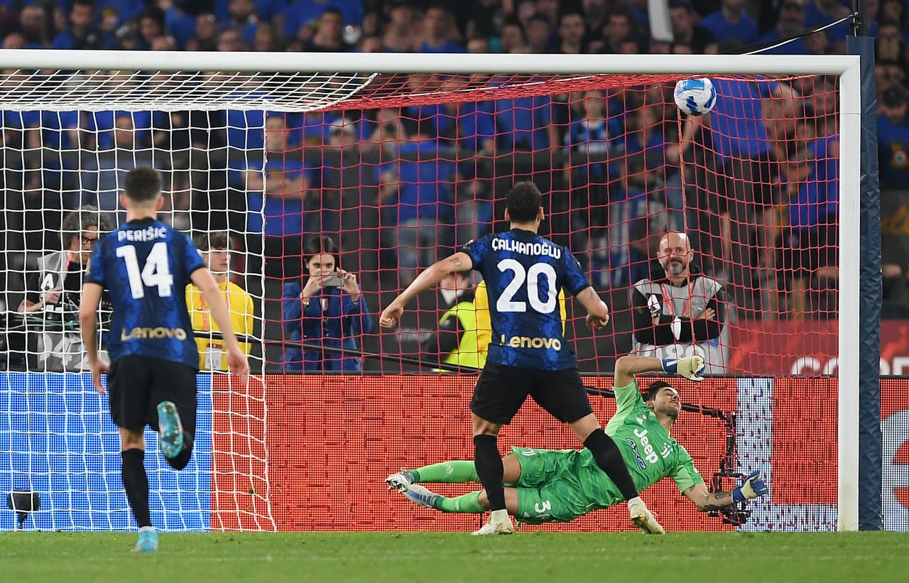 En una Final que se tuvo que ir hasta los tiempos extra, el Inter de Milán vino de atrás luego de que la Juve le dio la vuelta al inicio del segundo tiempo y con un doblete de Perisic, se llevaron la Coppa de Italia a sus vitrinas.