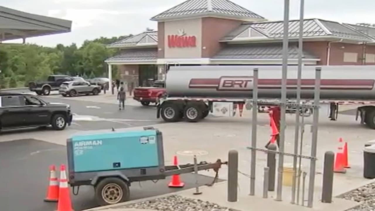 Daños de miles de dólares en decenas de autos tras cargar gasolina en mal estado en Wawa de Richboro
